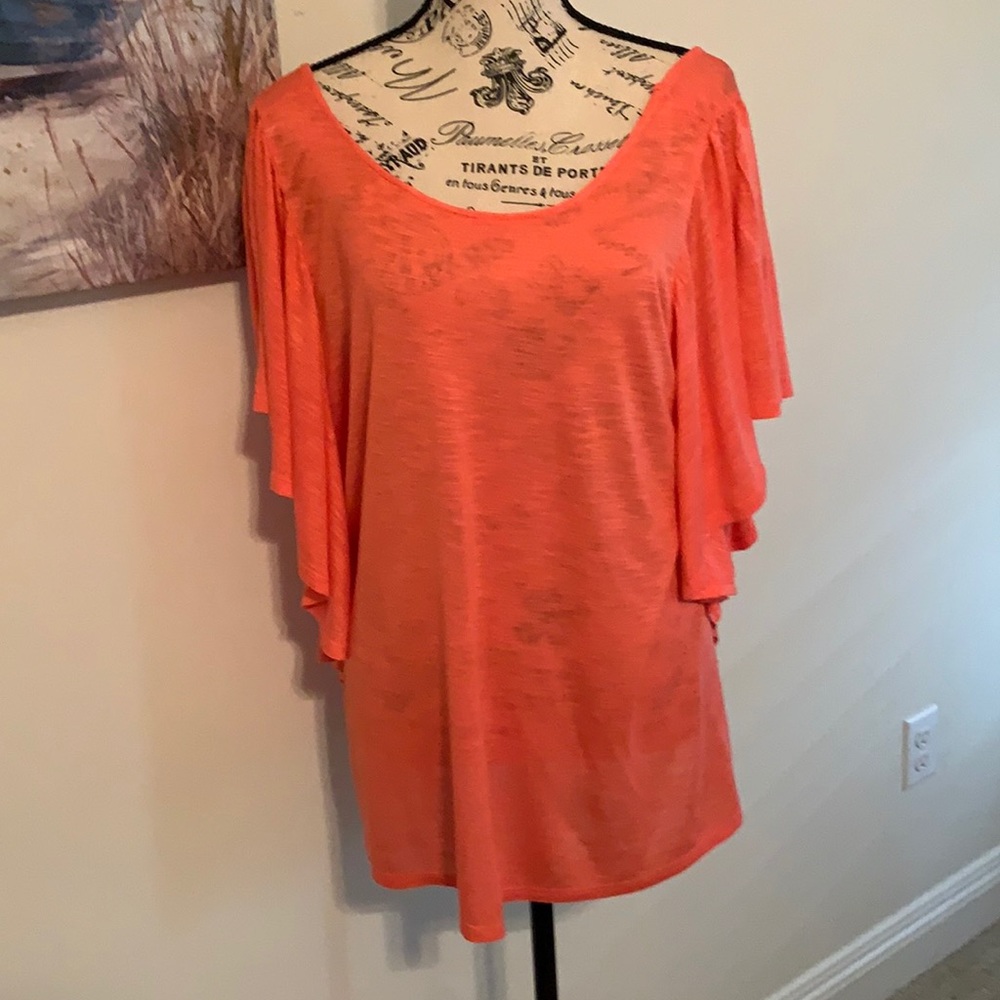 🧚🧚‍♀️ fun and comfortable Gap top.
